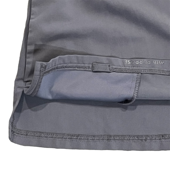 Jaanuu • 3-Pocket Notched Scrub Top Light Gray - M - Picture 8 of 12